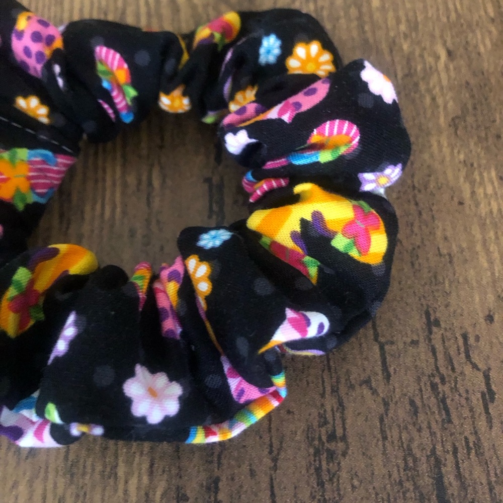 Design Hair Scrunchie (Flip flops) - Picture 3 of 5